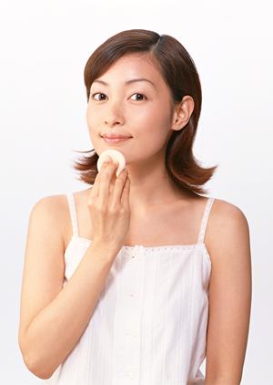 金箔と純米吟醸酒から作られたコスメ